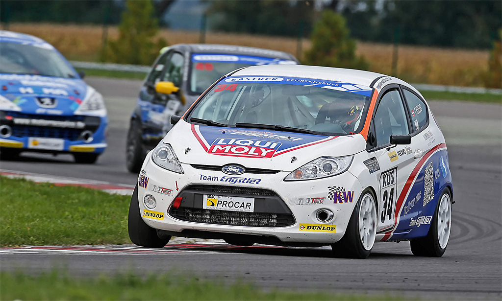 Racing i standardvogne giver lidt andre udfordringer end karting